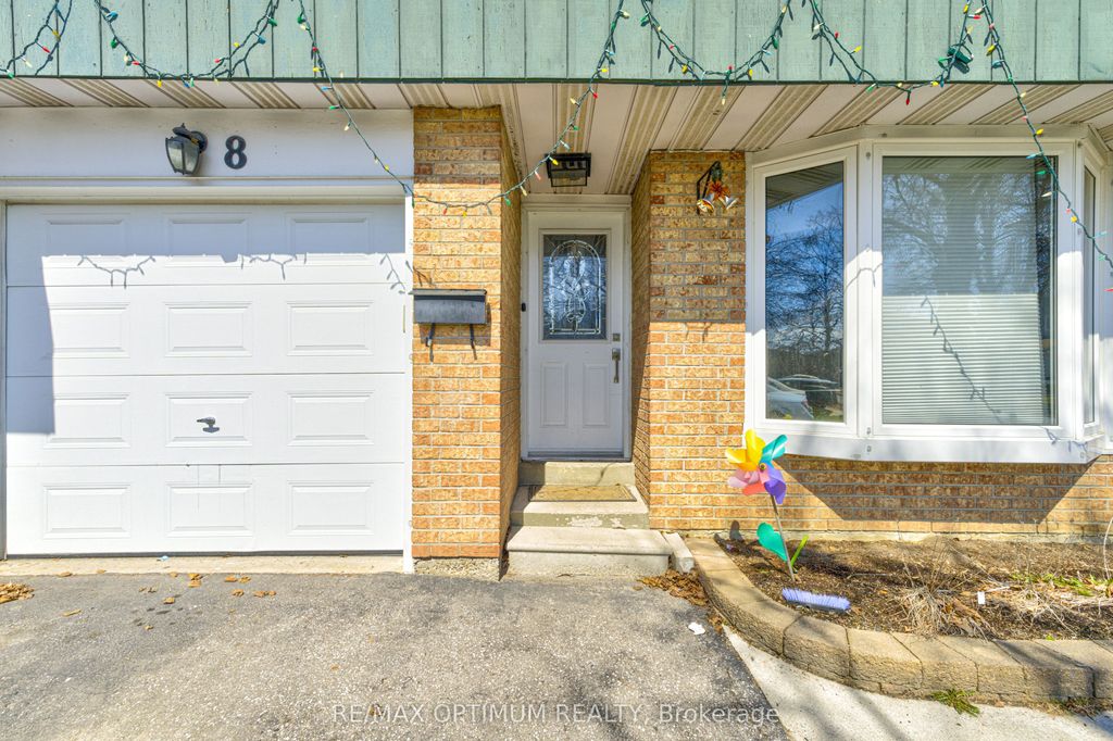 Photo of 8 Joanne Court, Brampton, ON L6Y 2J8 (MLS # W12978118)