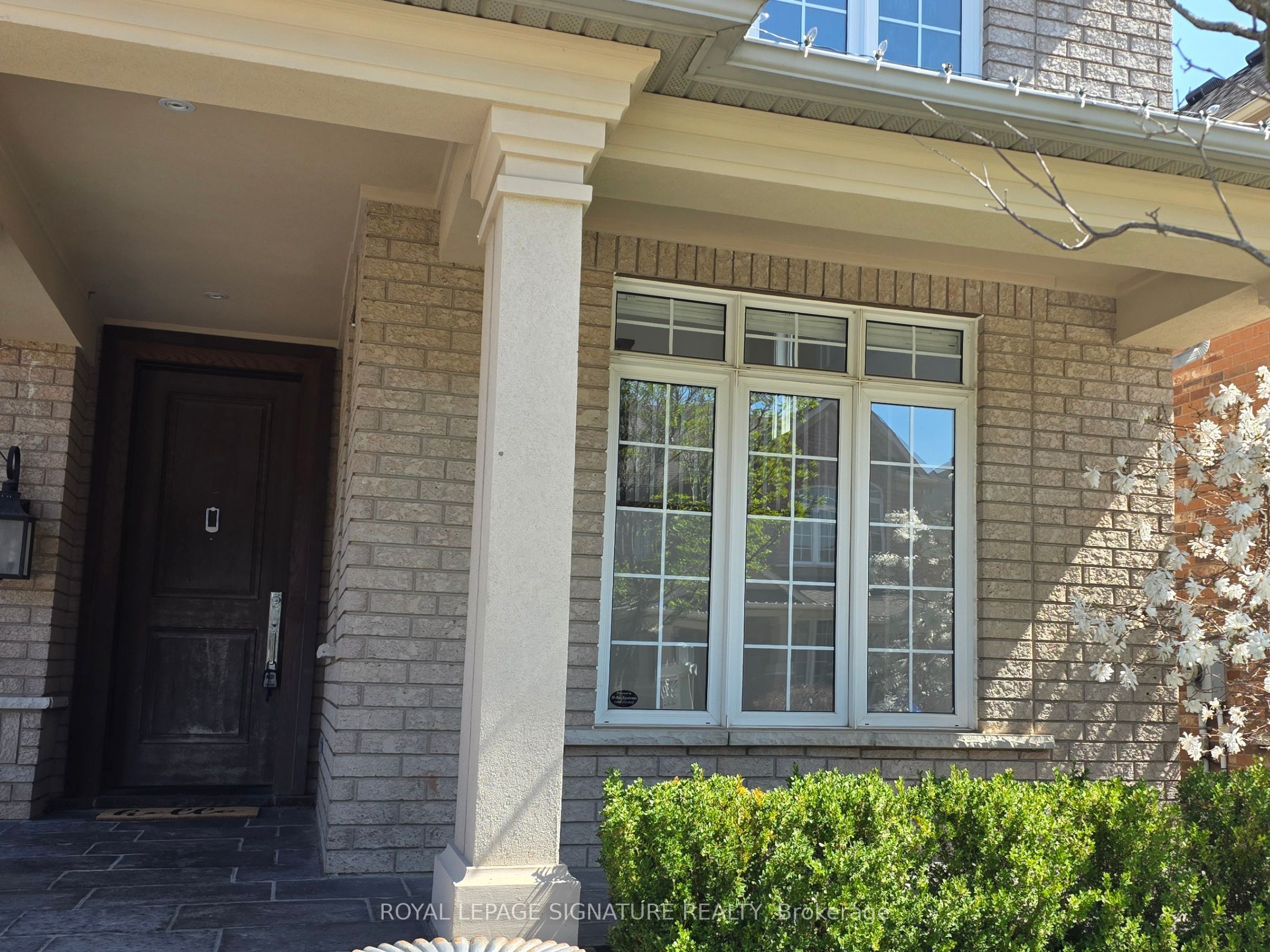 2096 Newell Crescent