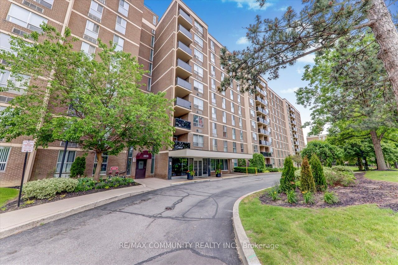 Photo 1 of 33 — 2835 Islington Avenue 503, Toronto, ON M9L 2K2