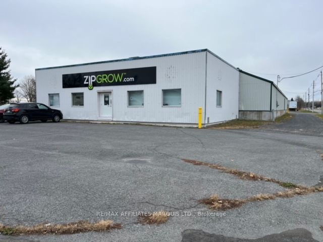 Photo 1 of 36 — 650 Cumberland Street, Cornwall, ON K6J 4J5