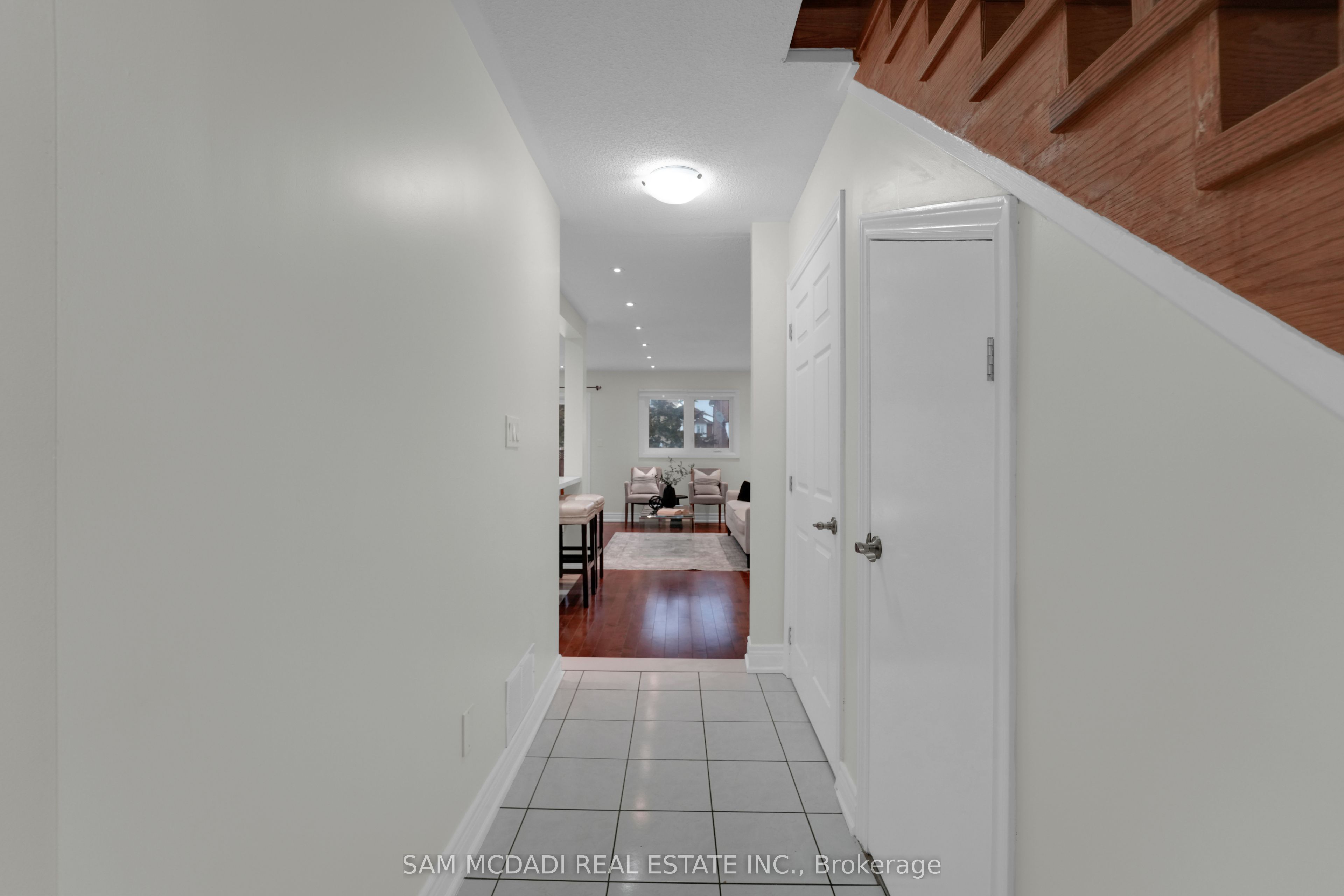 5487 Cosmic Crescent