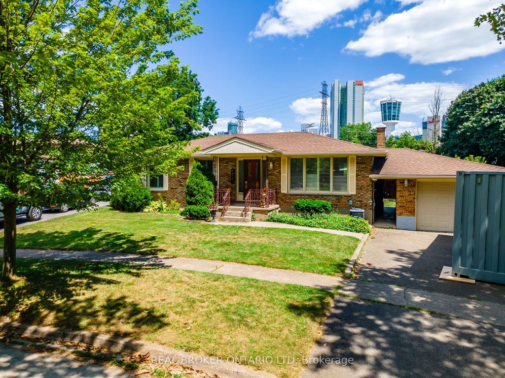 Photo of 5712 Sunnylea Crescent, Niagara Falls, ON L2G 2R9 (MLS # X12532116)