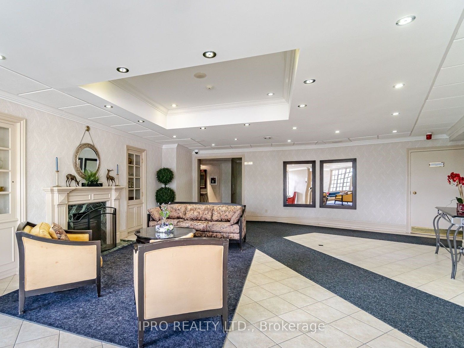1360 Rathburn Road E 808