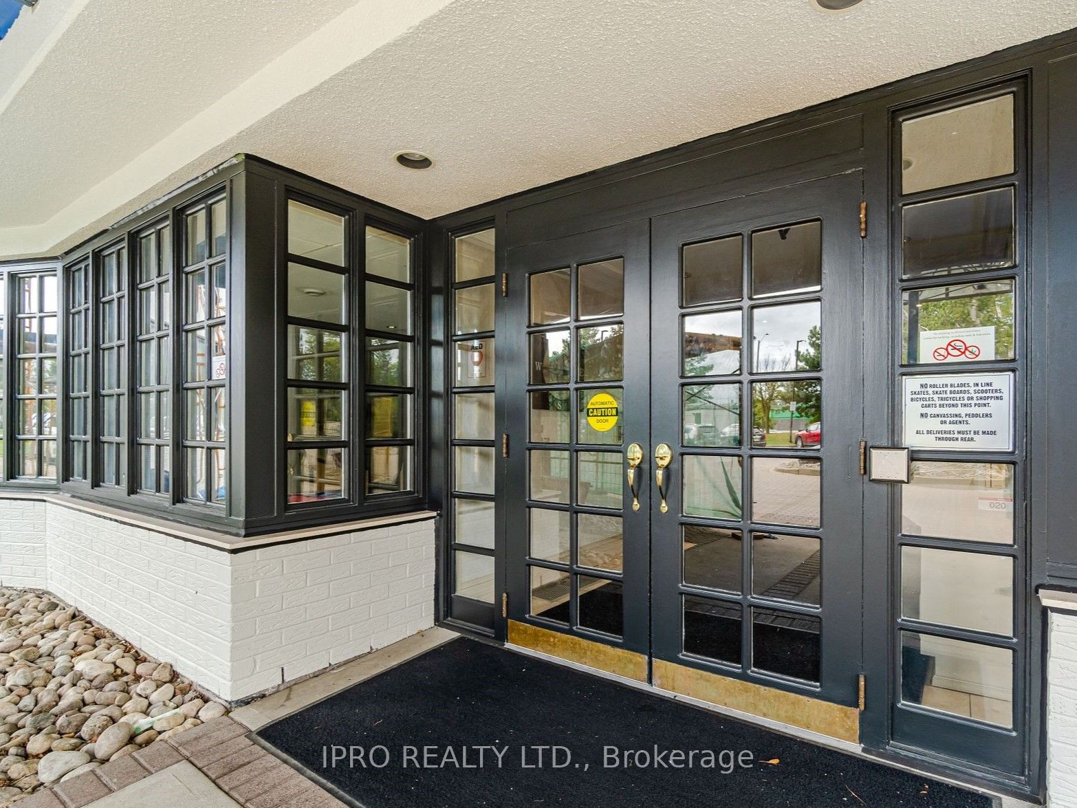 1360 Rathburn Road E 808