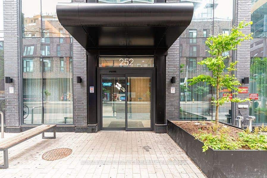 Photo of 252 Church Street #612, Toronto, ON M5B 0E6 (MLS # C13697008)