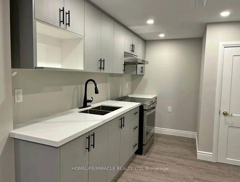 851 LAURIER Avenue BSMNT Milton ON L9T 4H4