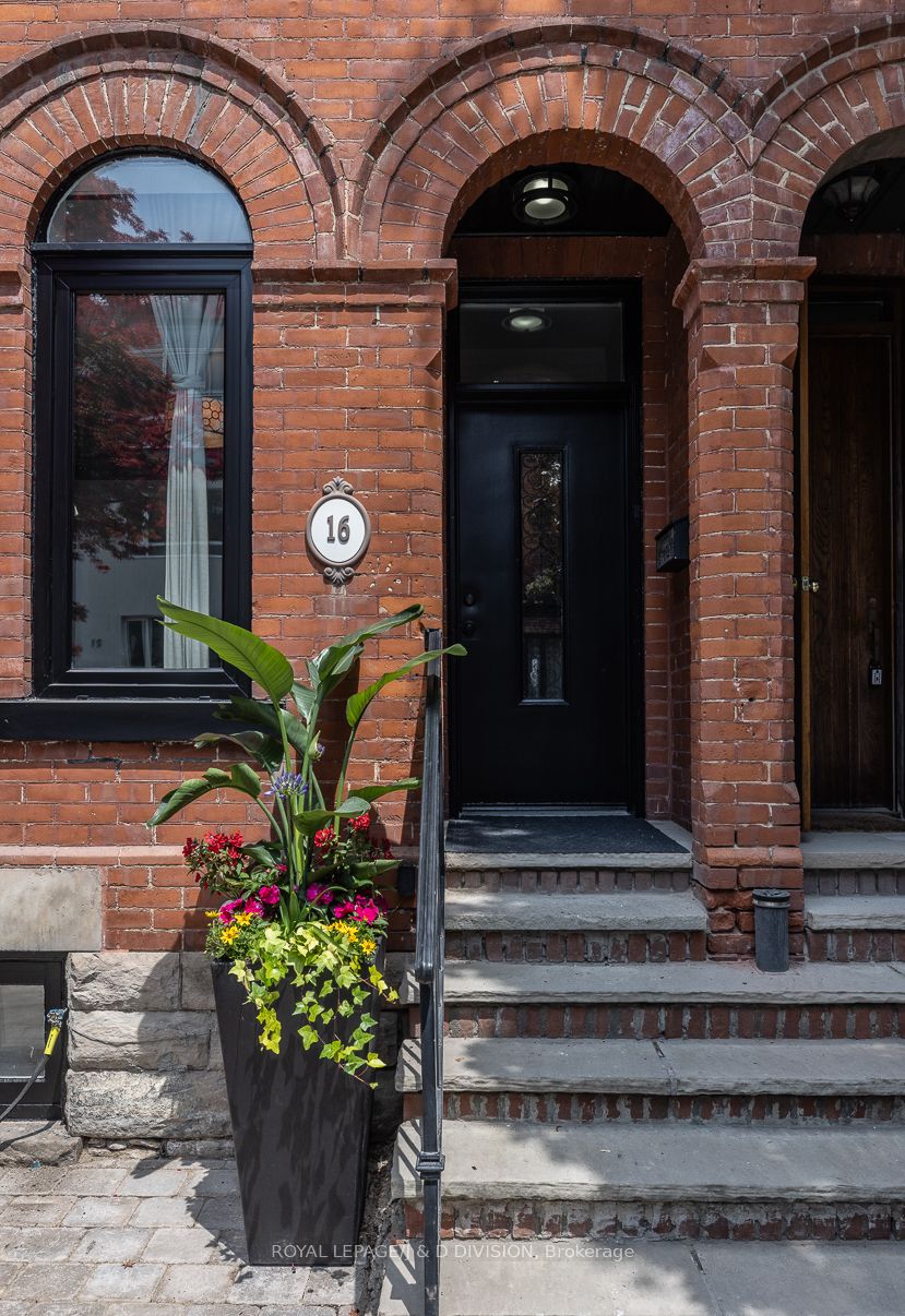 16 Boswell Avenue