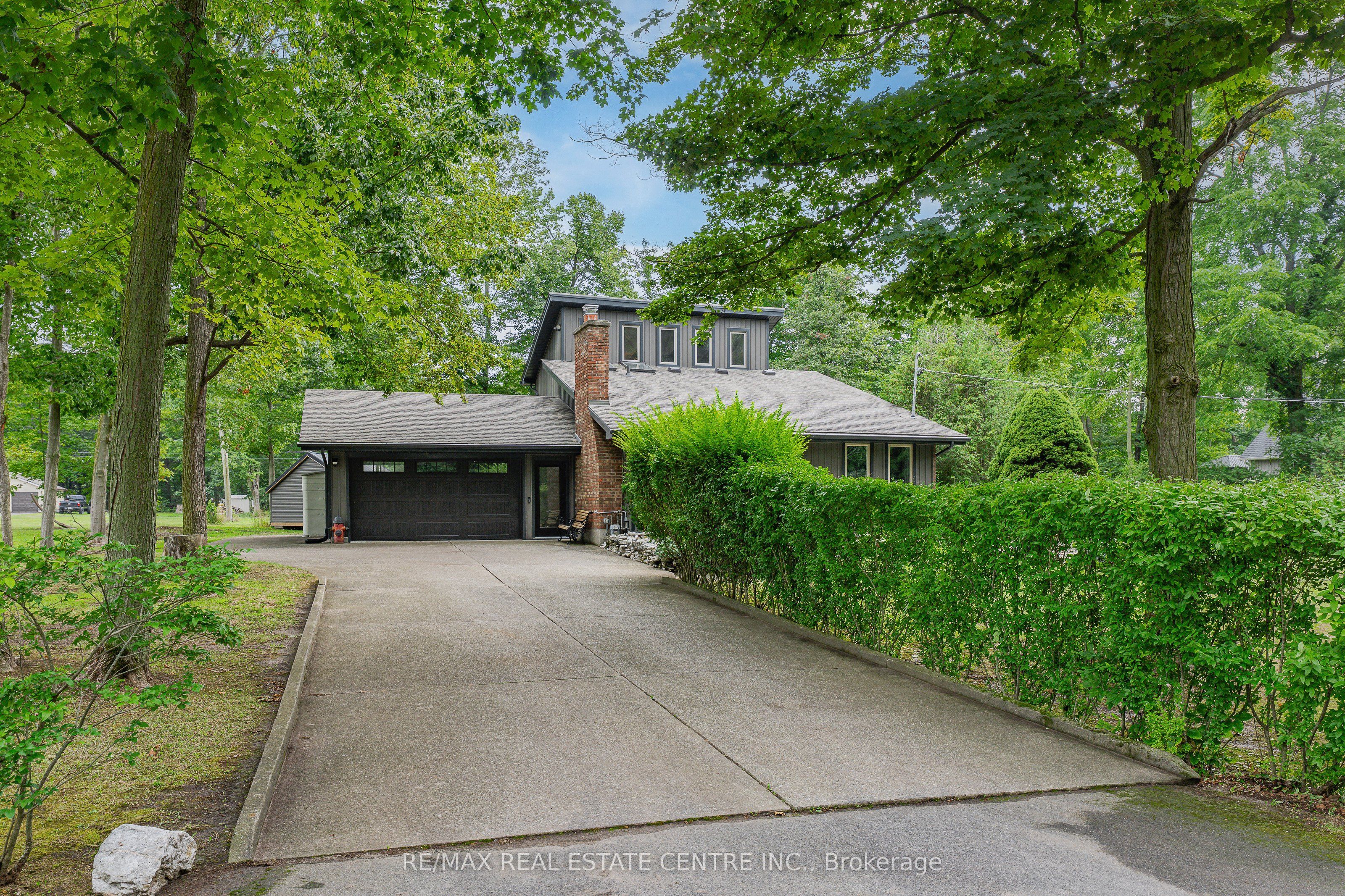 4905 Mapleview Crescent