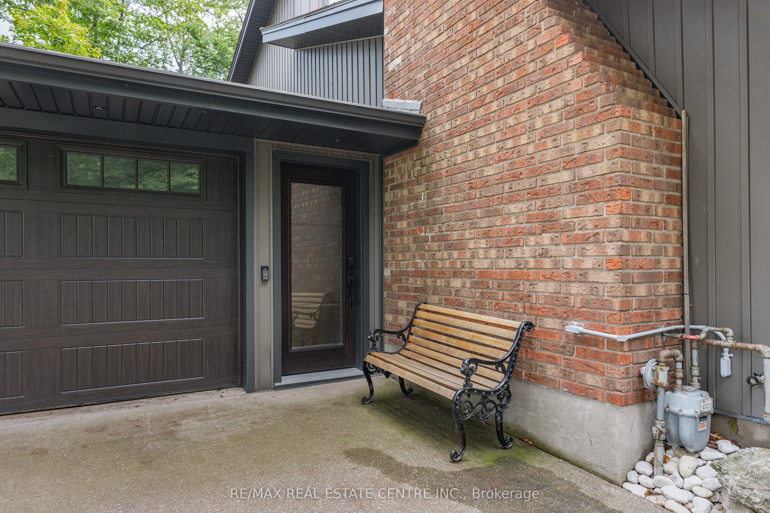 4905 Mapleview Crescent