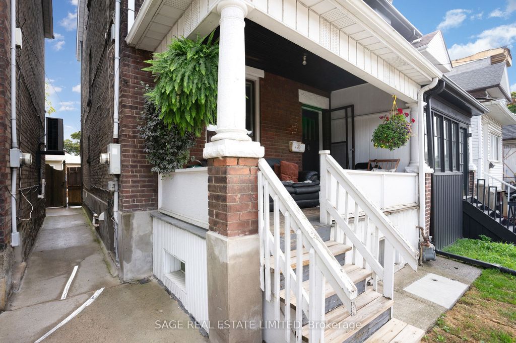 Photo of 629 Ossington Avenue, Toronto, ON M6G 3T6 (MLS # C12420954)