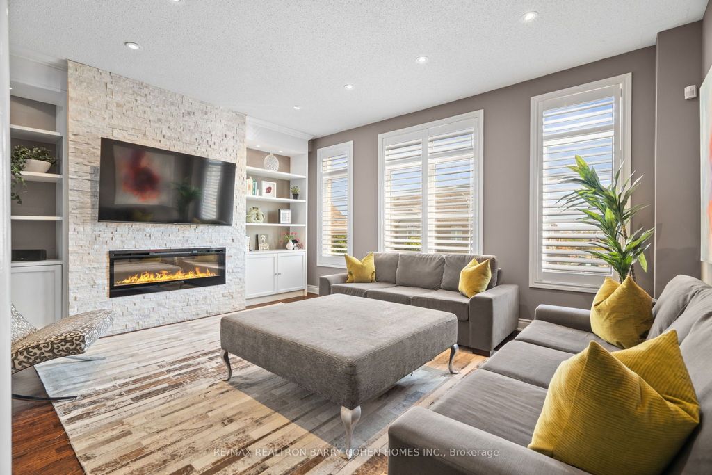 Photo of 28 Mistywood Crescent, Vaughan, ON L4J 9E6 (MLS # N12537058)