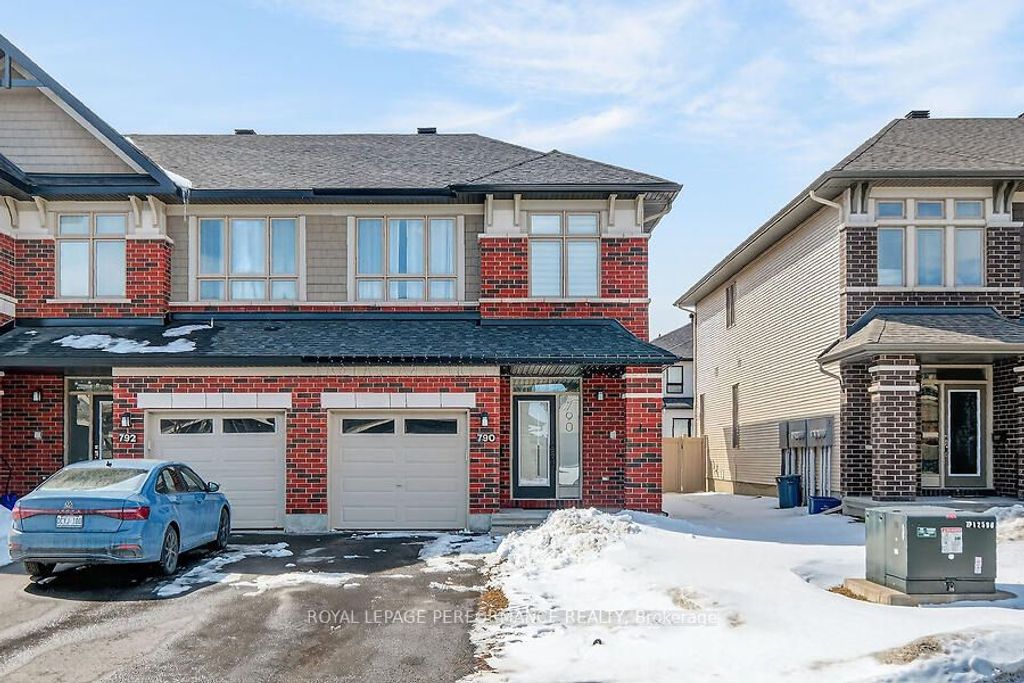 Photo of 790 Cairn Cres Crescent E, Orleans - Convent Glen and Area, ON K1W 0P7 (MLS # X13073352)