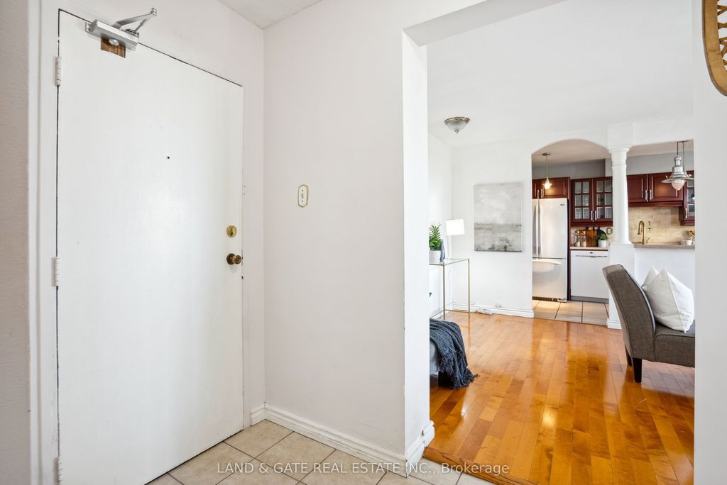 Photo of 260 Seneca Hill Drive #702, Toronto, ON M2J 4S6 (MLS # C12986028)