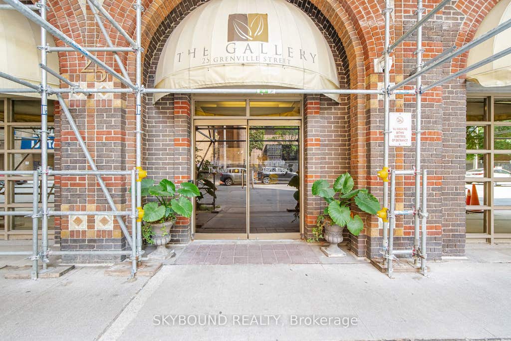 Photo of 25 Grenville Street #1605, Toronto, ON M4Y 2X5 (MLS # C13649466)