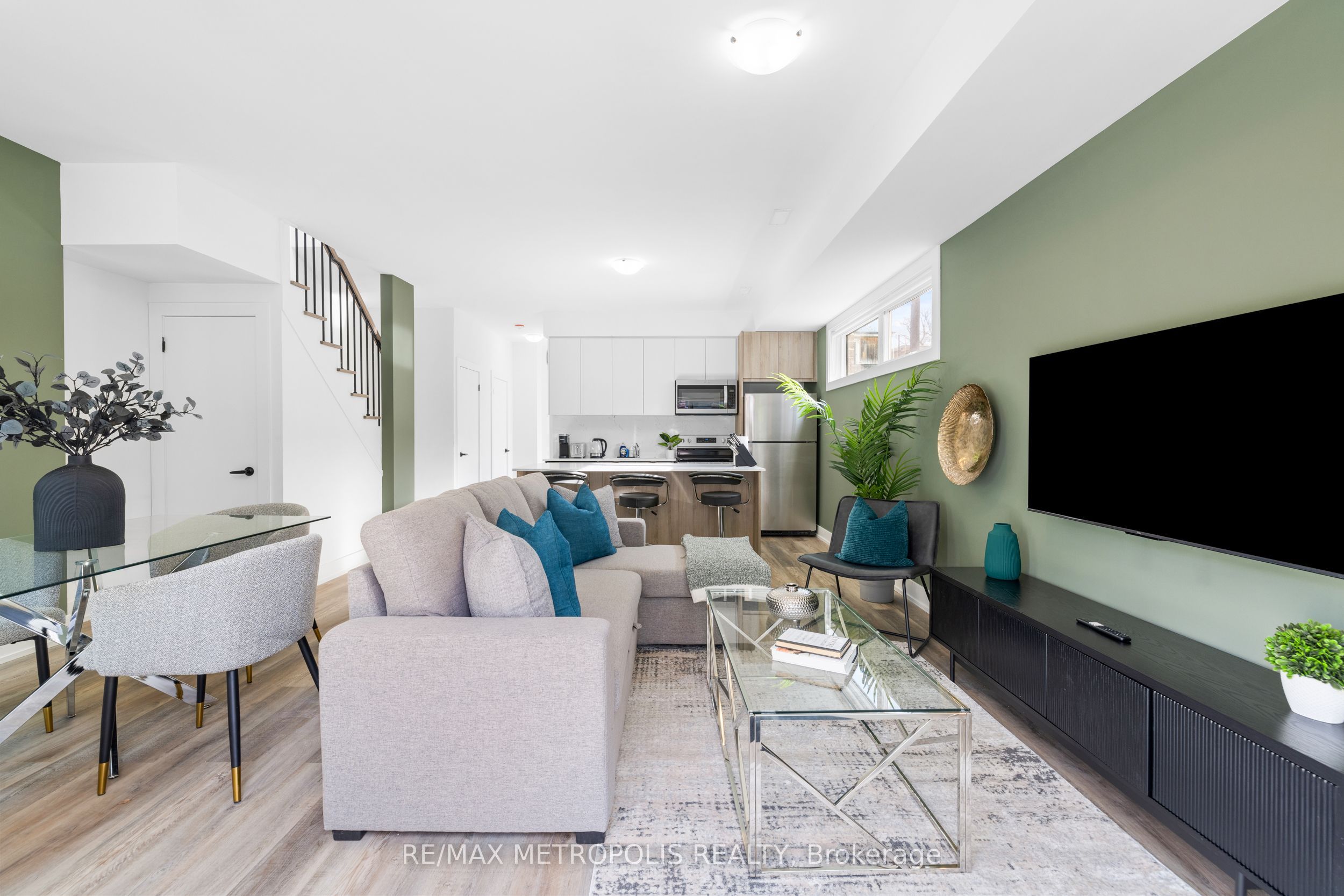 447 Lansdowne Avenue Laneway