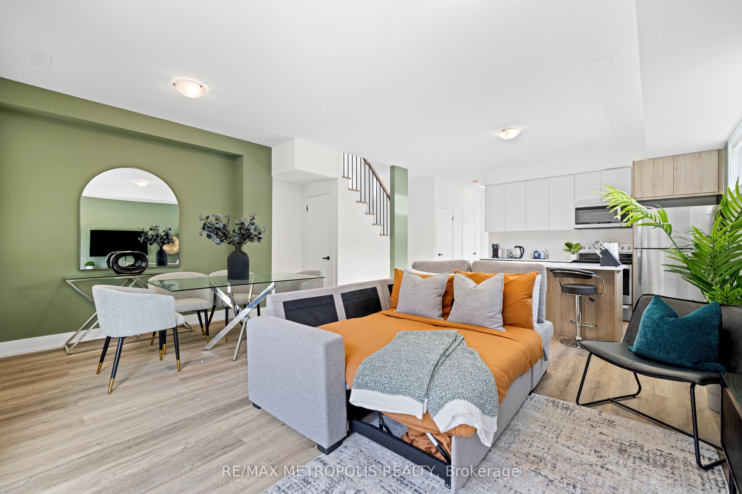 447 Lansdowne Avenue Laneway