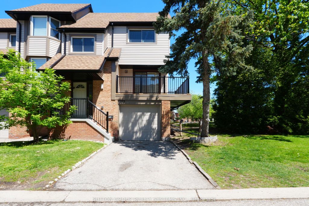 Photo of 6780 Formentera Avenue #29, Mississauga, ON L5N 2L1 (MLS # W13219856)