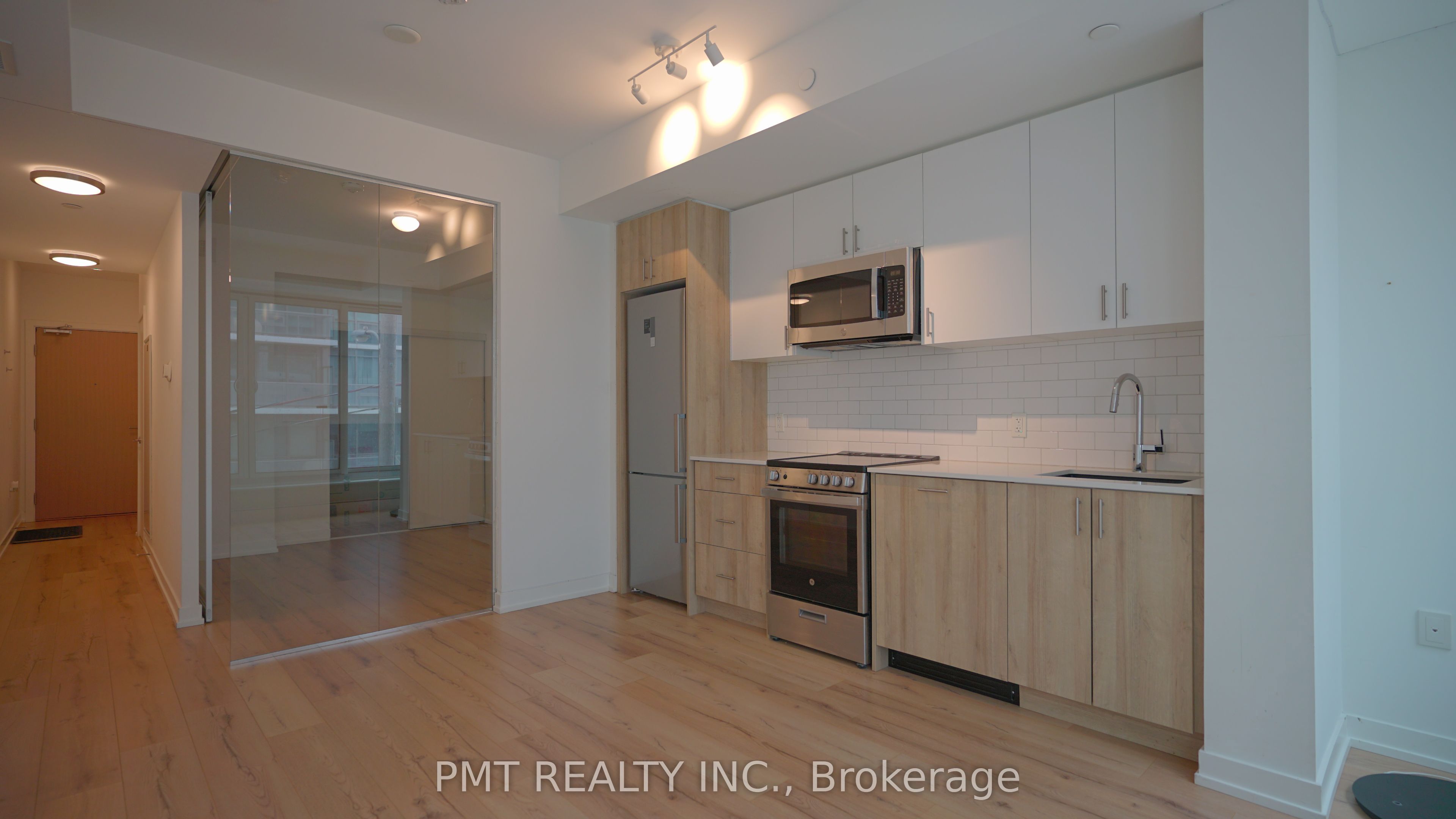 1195 The Queensway N/A 209