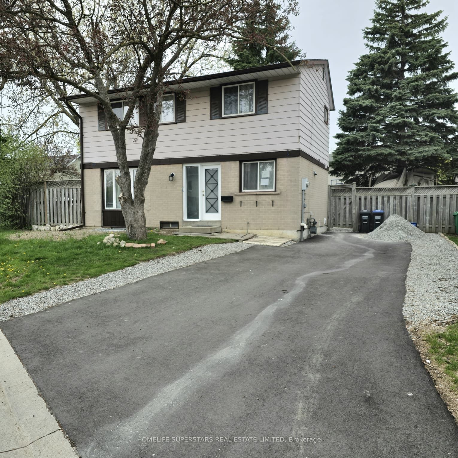 6 Grove Park Square
