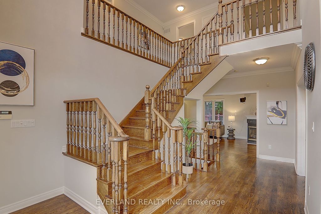 Photo of 922 Best Circle, Newmarket, ON L3X 2H8 (MLS # N12675008)