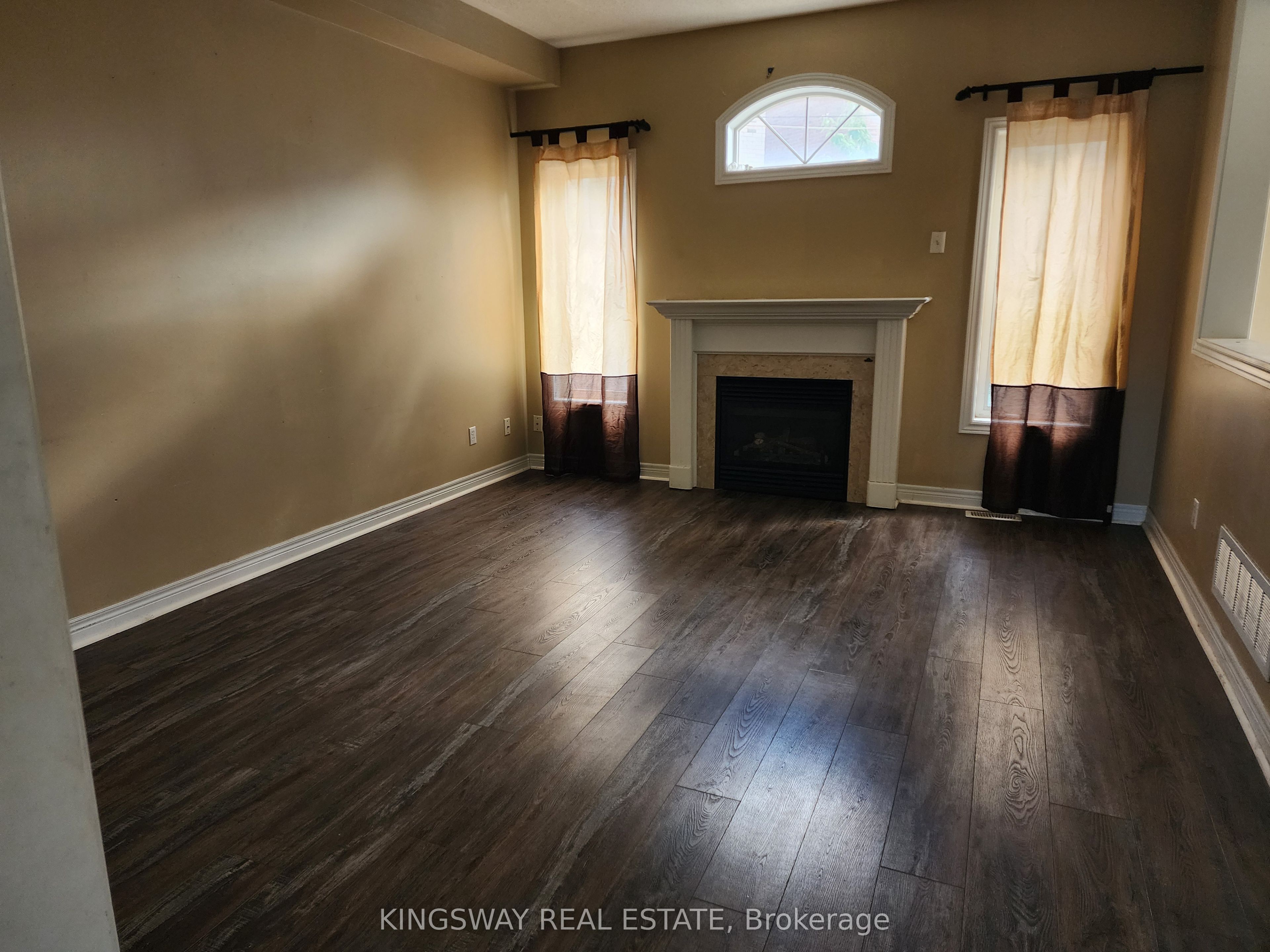 65 Pefferlaw Circle Upper