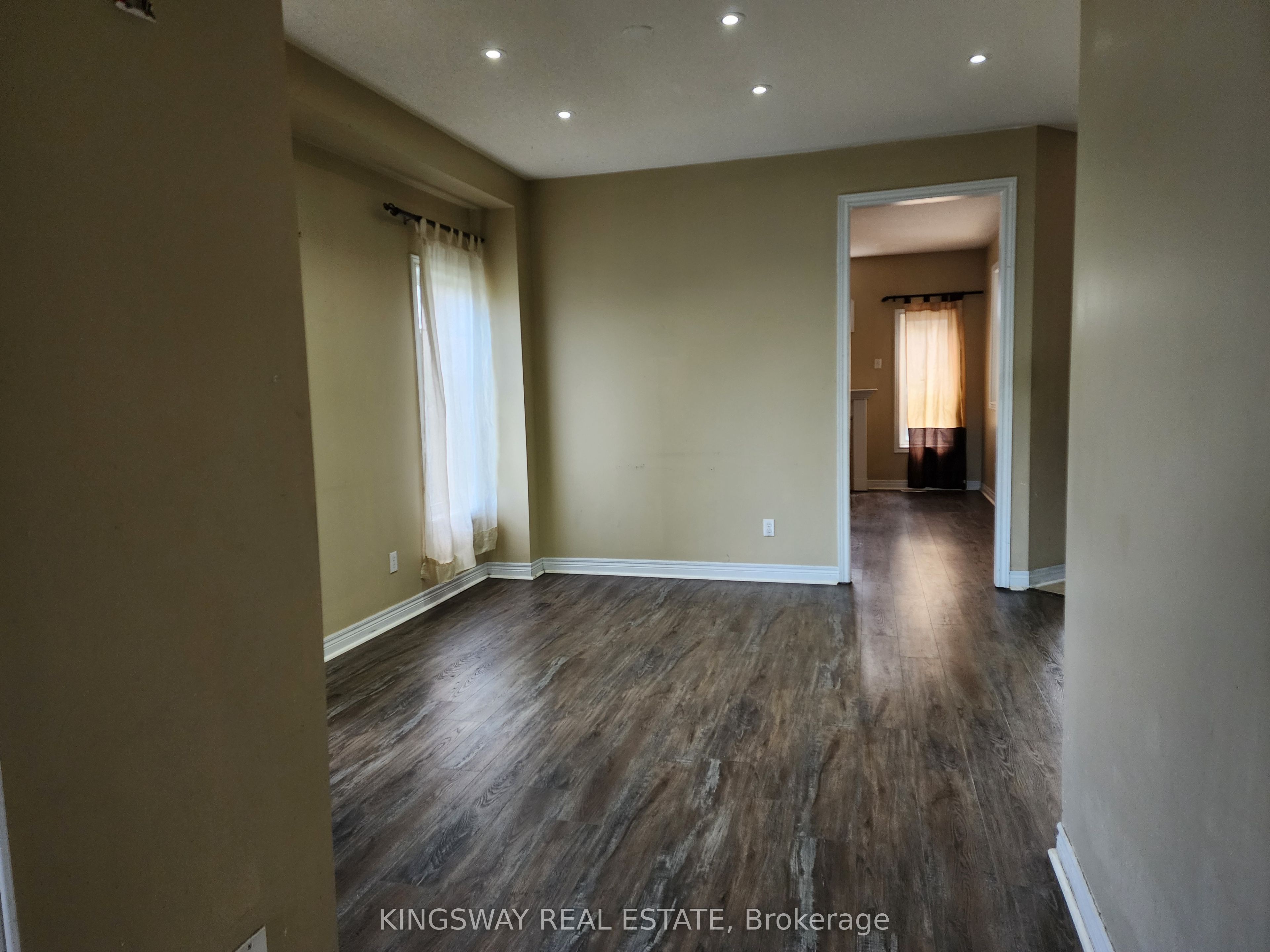65 Pefferlaw Circle Upper