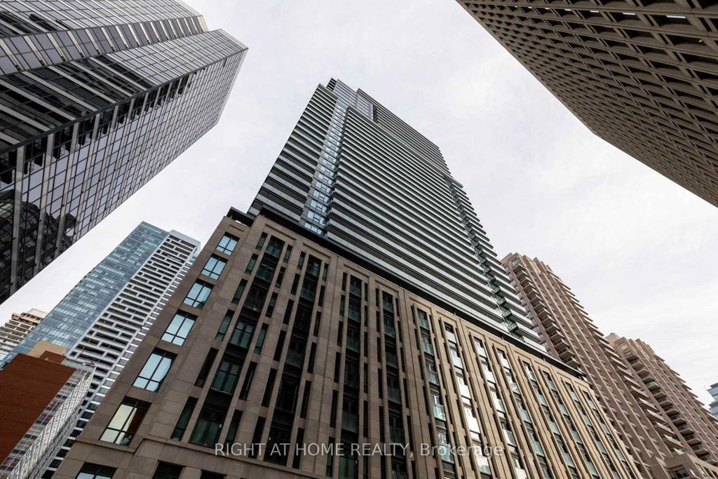Photo of 955 Bay Street #1518, Toronto, ON M5S 0C6 (MLS # C12455405)