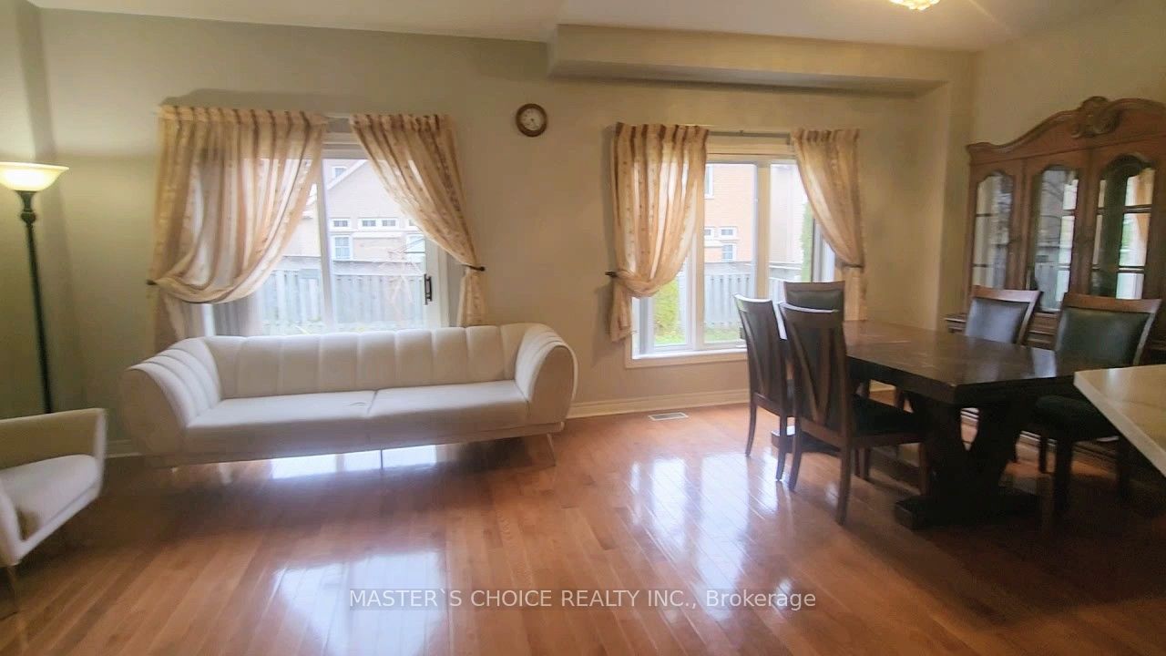 24 Golden Oak Avenue