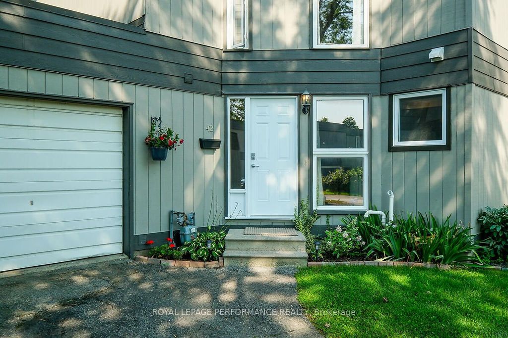 Photo of 42 Compata Way, Blackburn Hamlet, ON K1B 4W9 (MLS # X12881084)