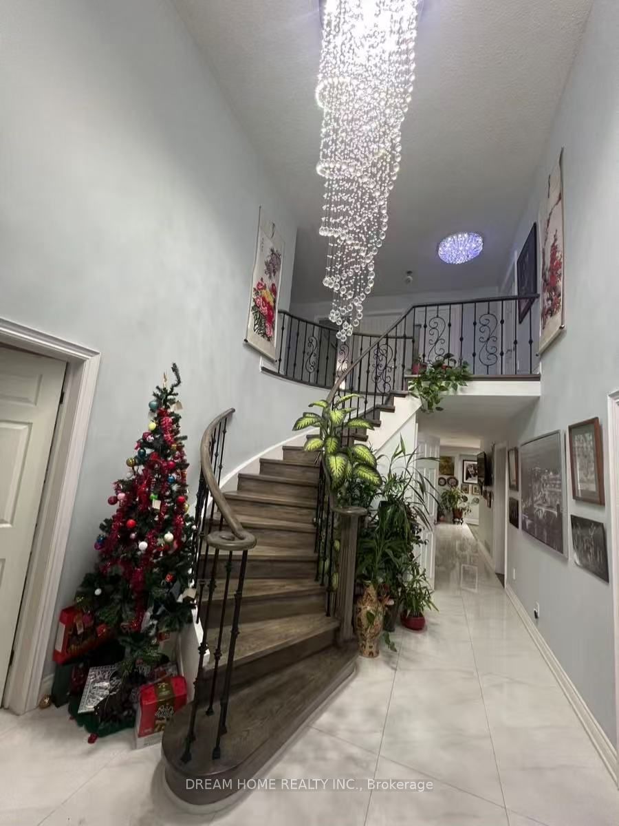 16 Brooklyn Crescent W