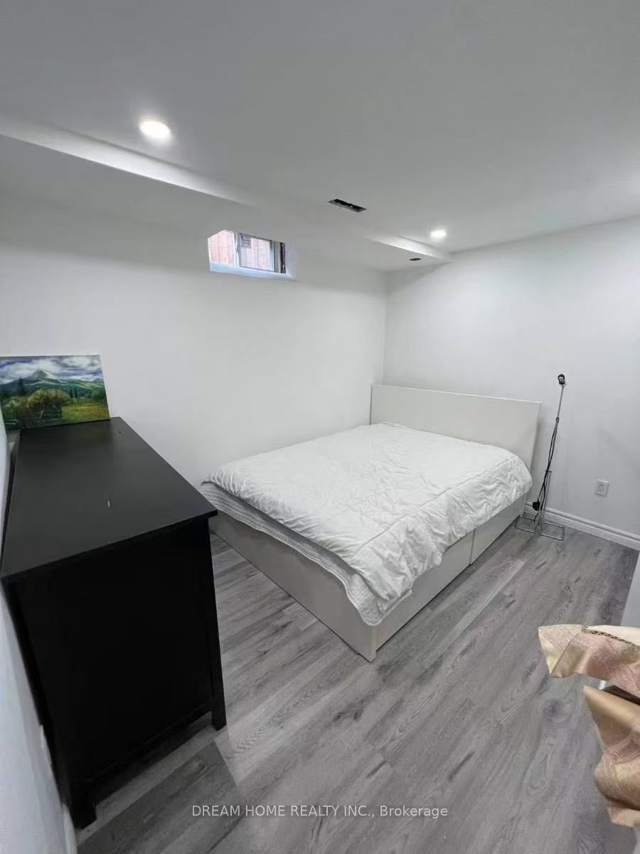 16 Brooklyn Crescent W