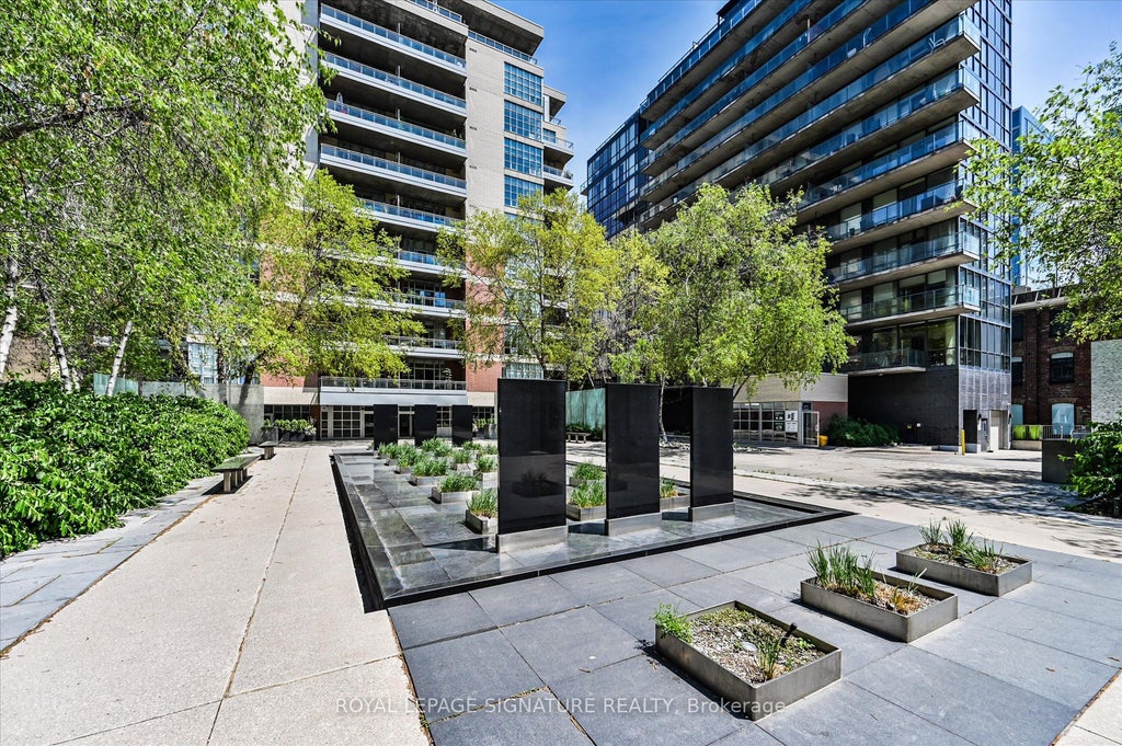 Photo of 399 Adelaide Street W #420, Toronto, ON M5V 1S4 (MLS # C13872774)