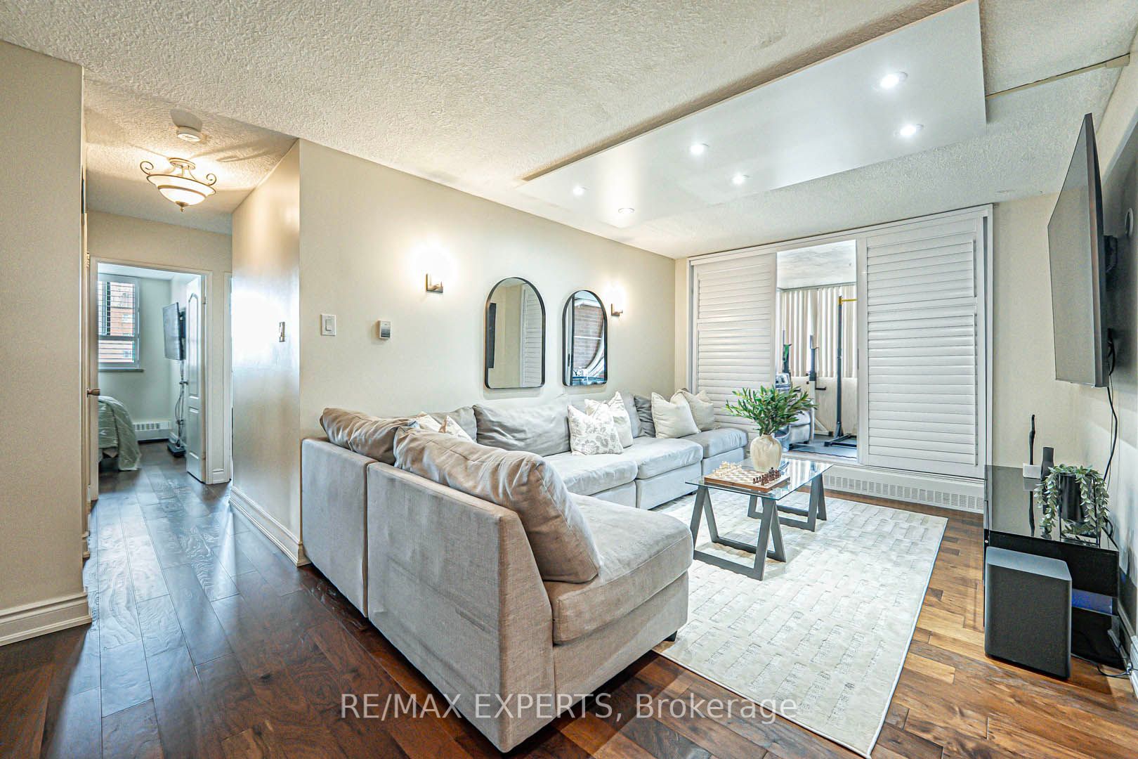 1625 Bloor Street 924
