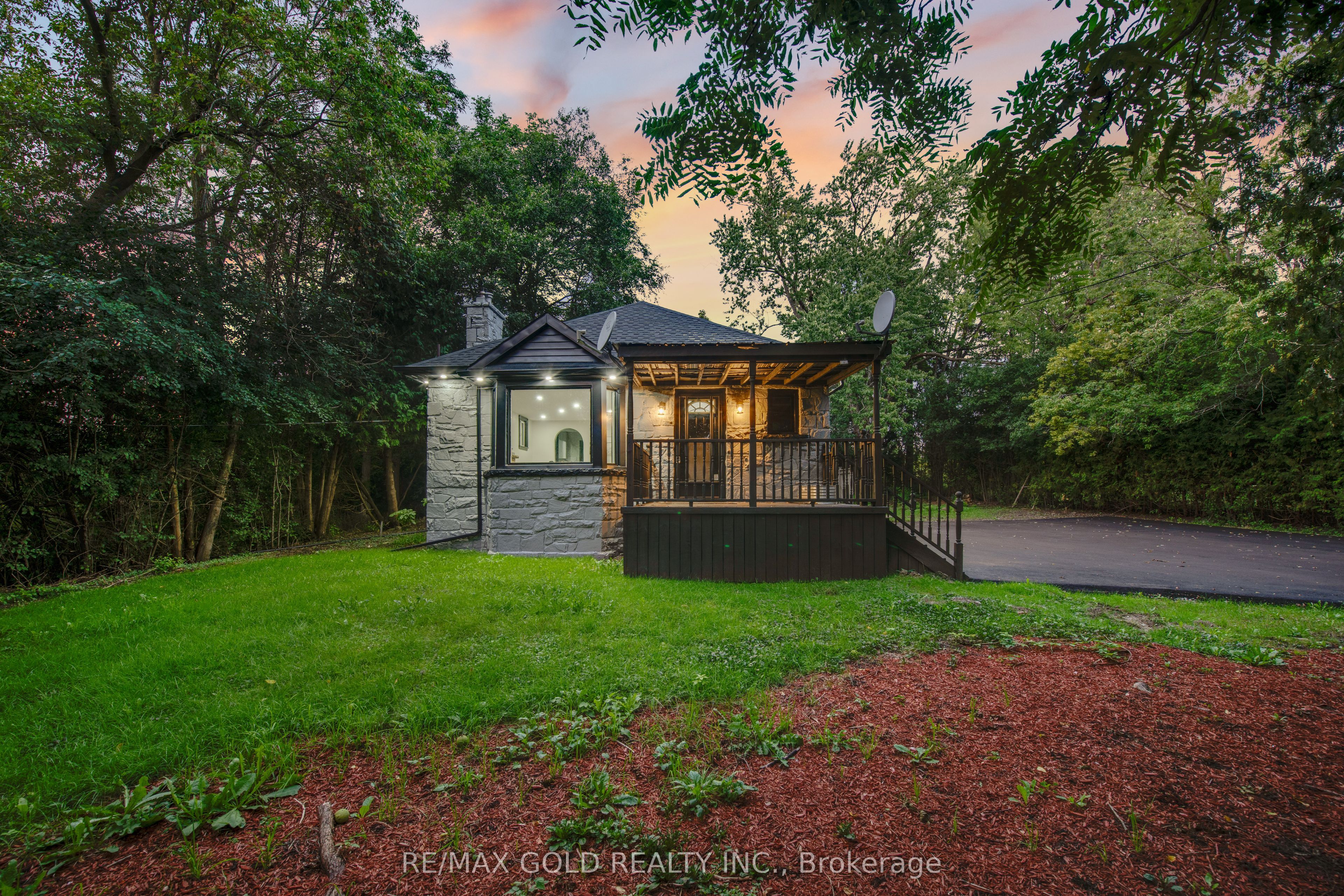 2702 Embleton Road