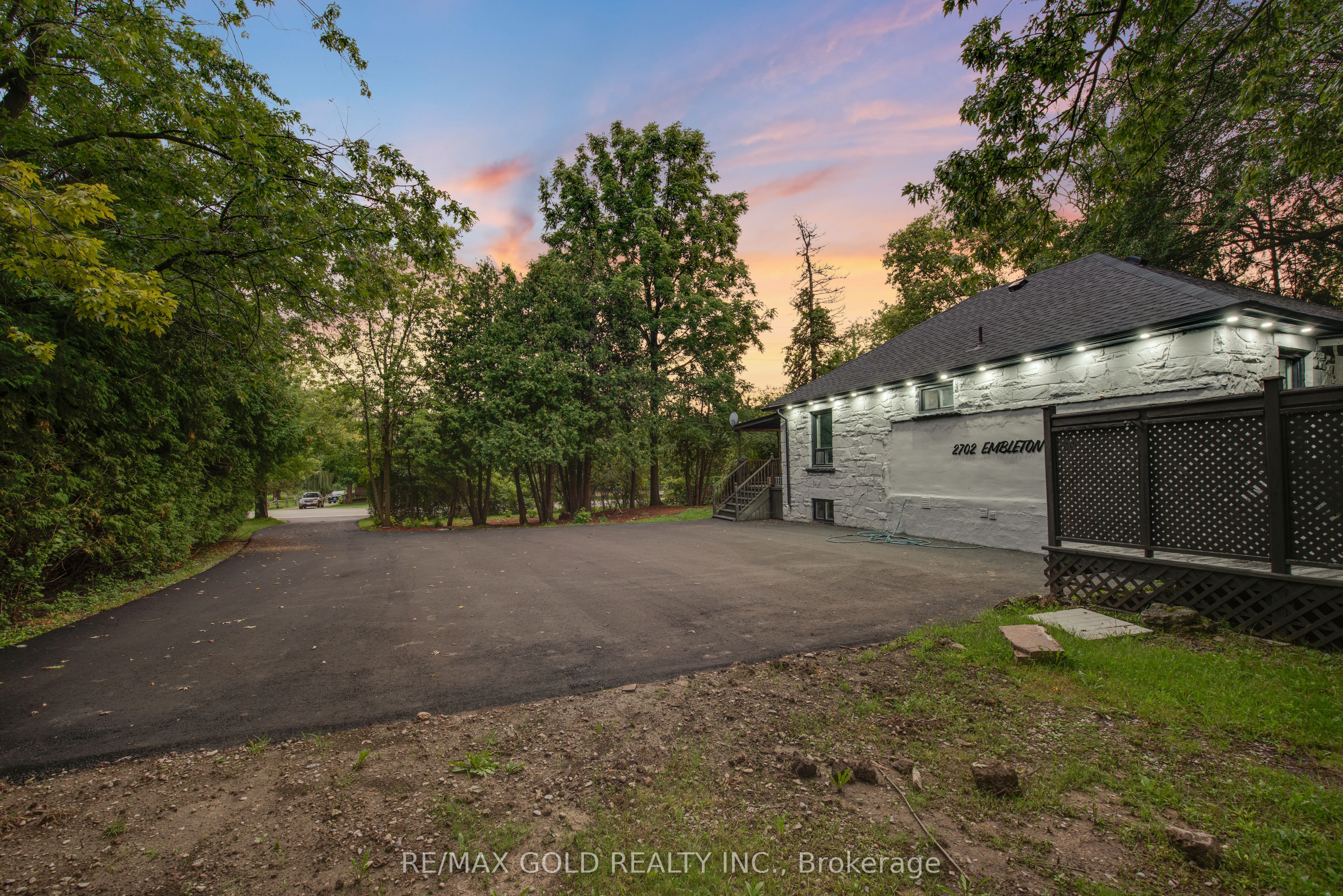 2702 Embleton Road