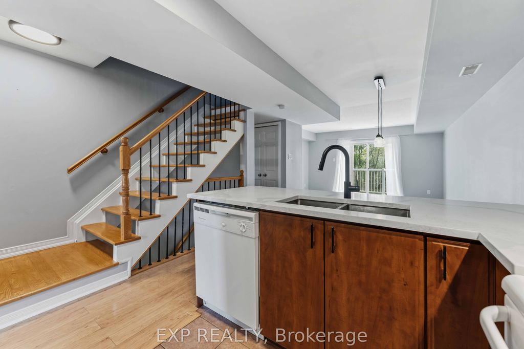 Photo of 81 Strathaven Private, Cyrville - Carson Grove - Pineview, ON K1J 1K7 (MLS # X13159610)