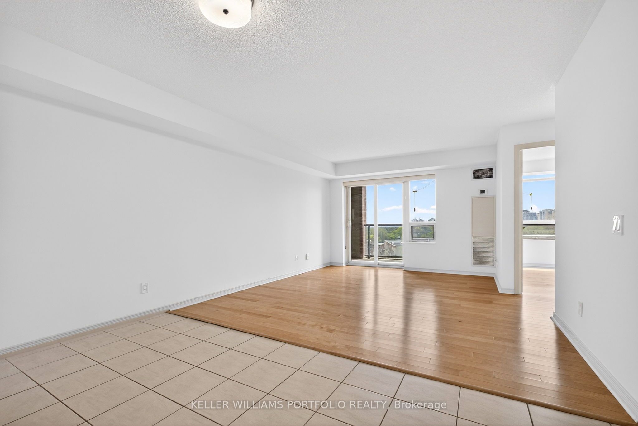 61 Heintzman Street 819