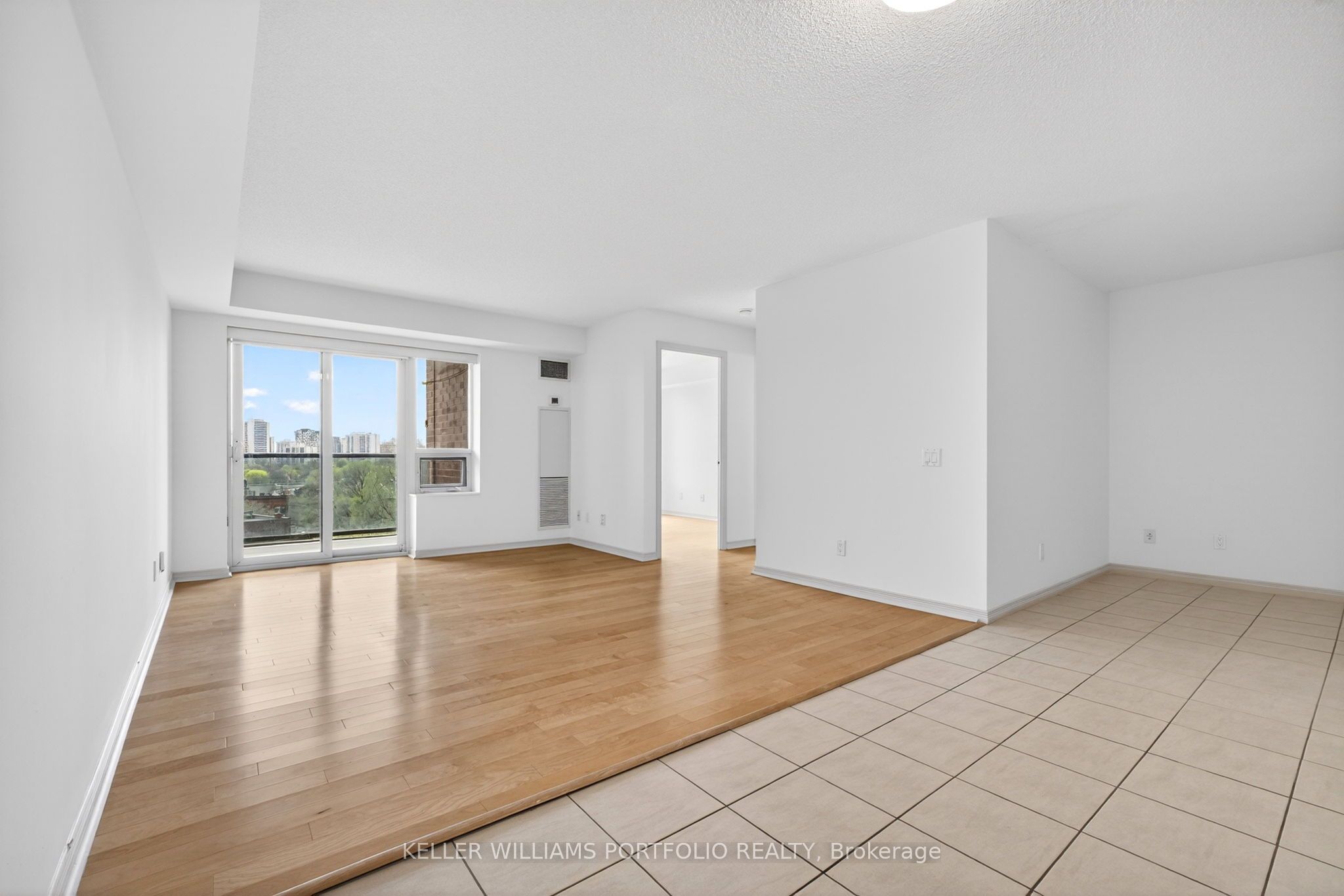 61 Heintzman Street 819