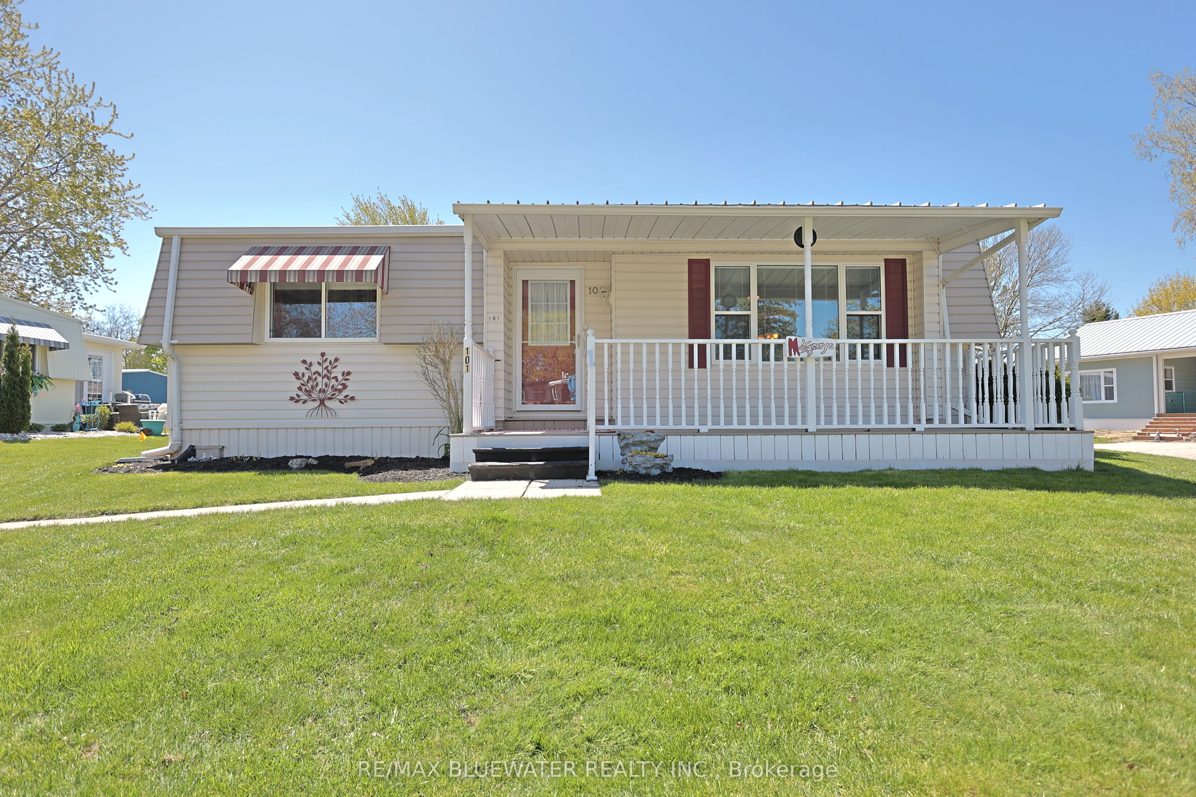 Photo 1 of 40 — 101 Shannon Boulevard, South Huron, ON N0M 1T0