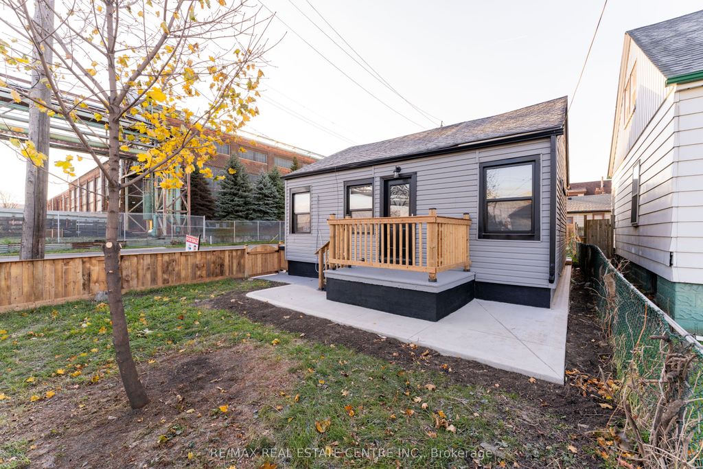 Photo of 252 Grenfell Street, Hamilton, ON L8H 3J9 (MLS # X12574340)
