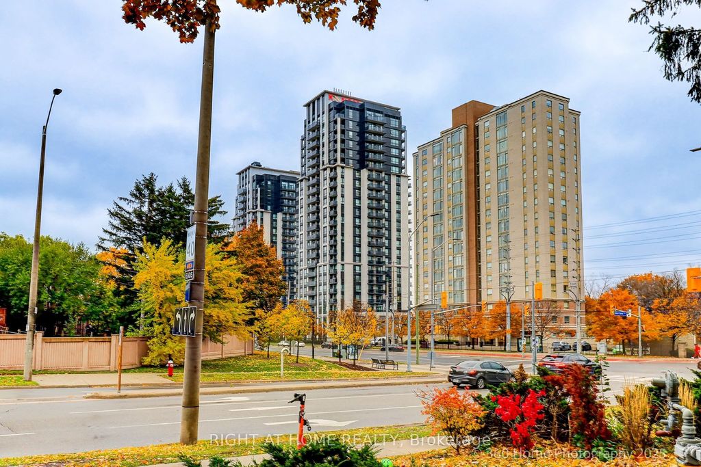 Photo of 202 Burnhamthorpe Road E #605, Mississauga, ON L5B 0A1 (MLS # W12588774)