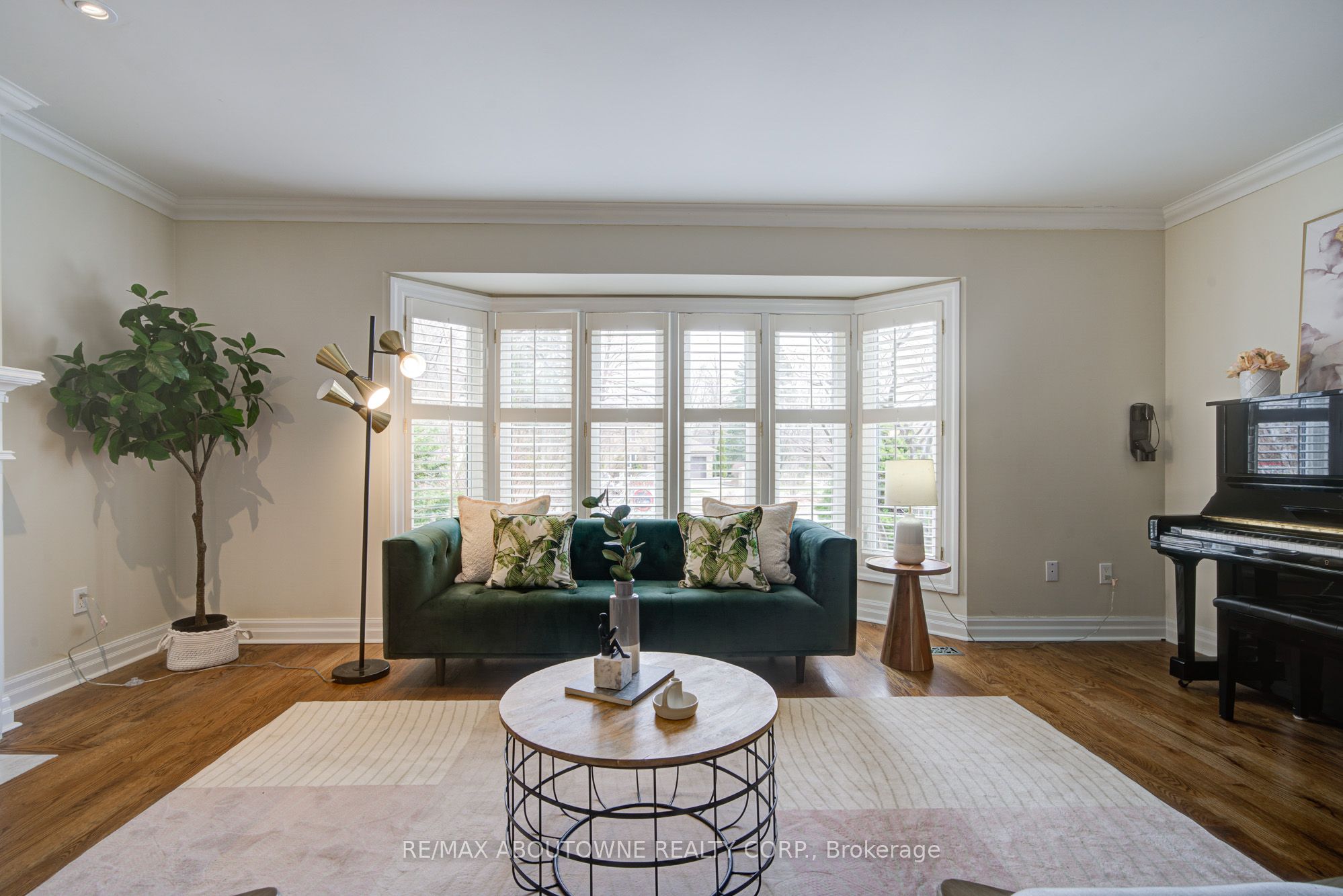 1328 King Henry Court