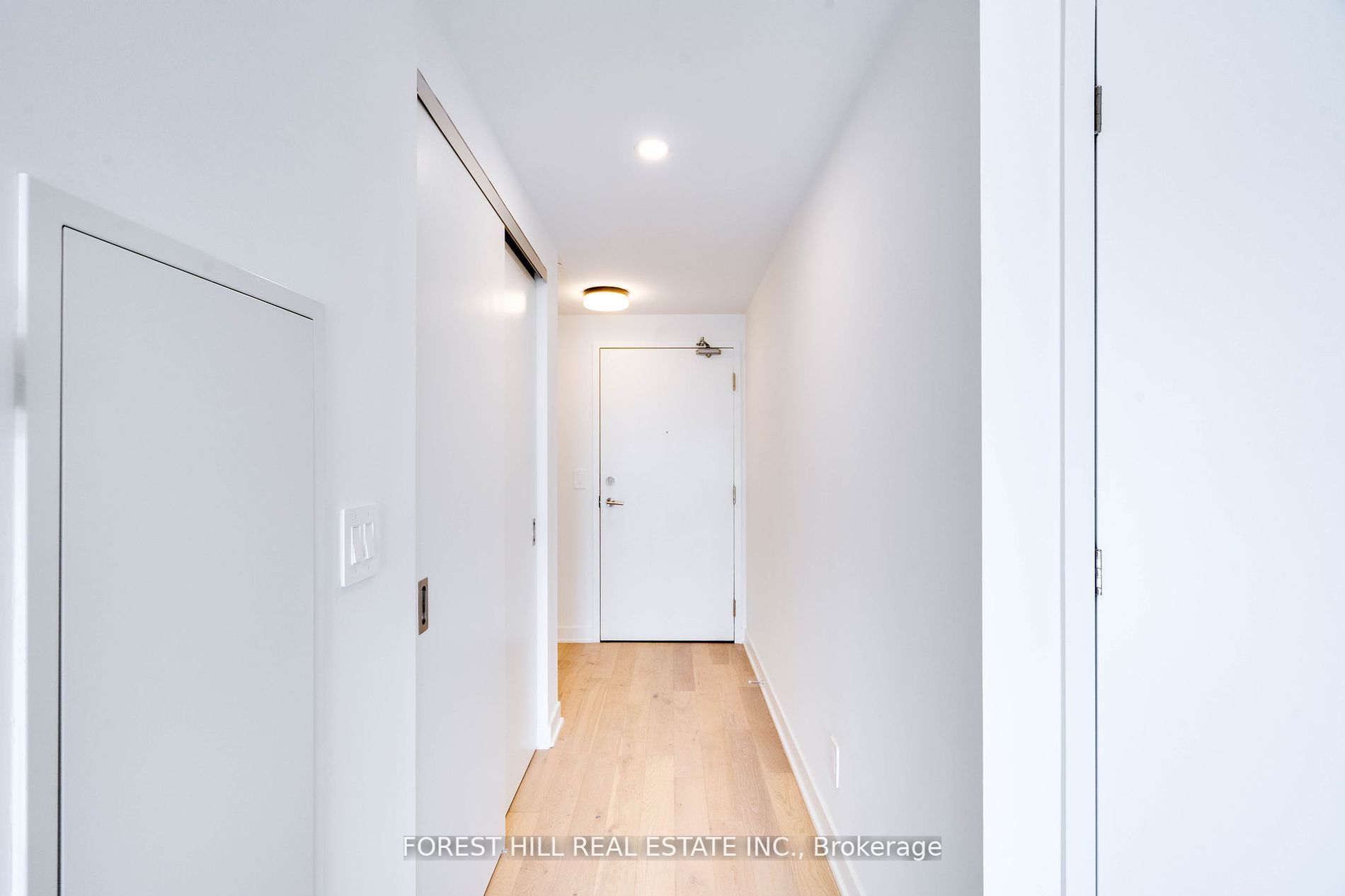 2720 Dundas Street W 401