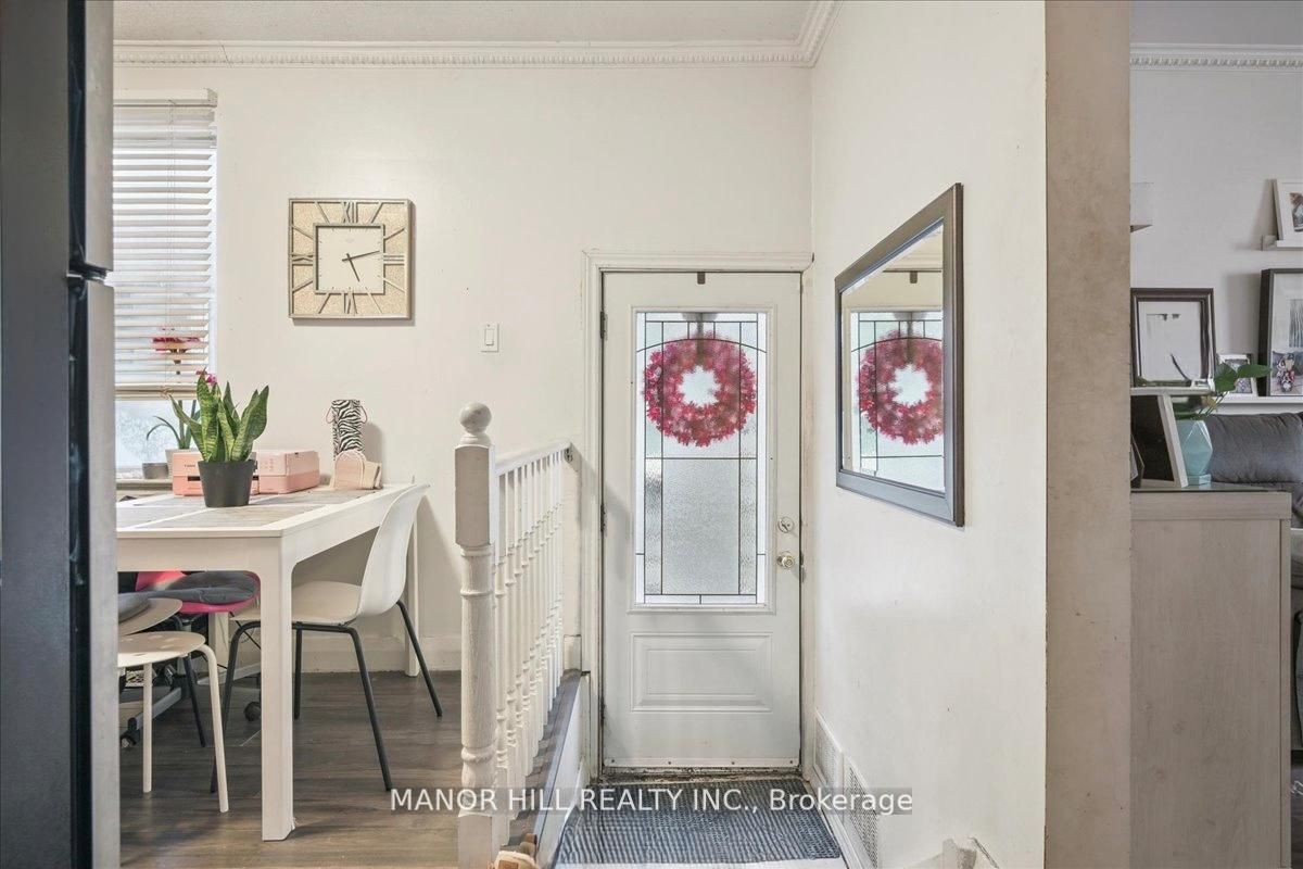 929 Lakeshore Road E