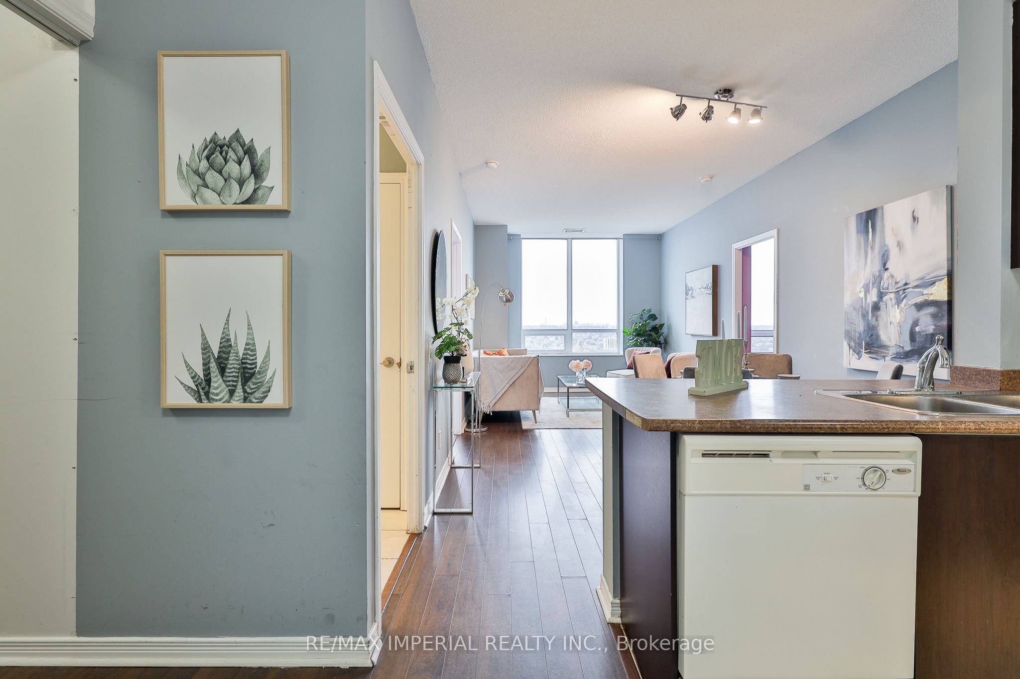 60 Heintzman Street 2403