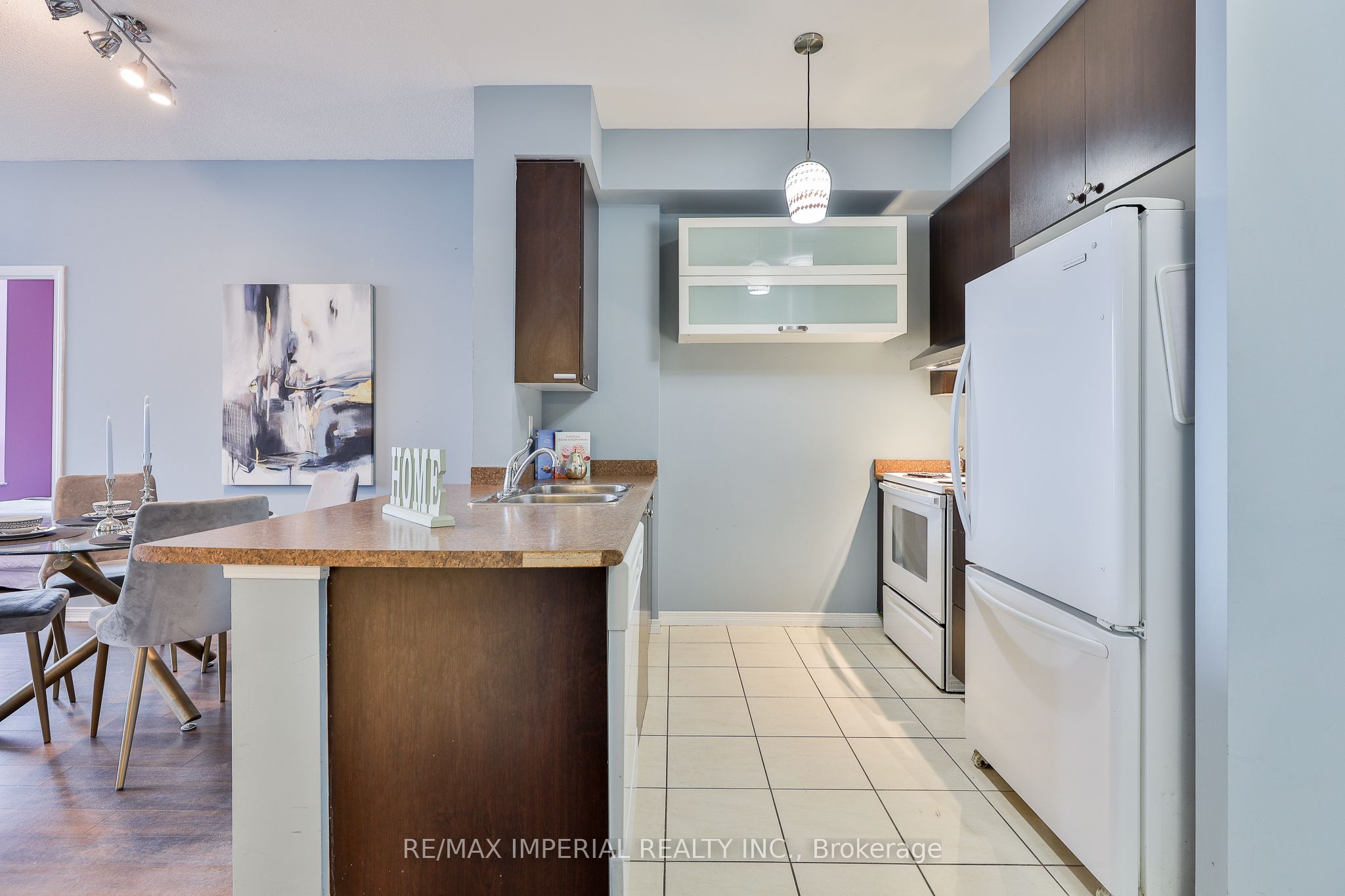 60 Heintzman Street 2403