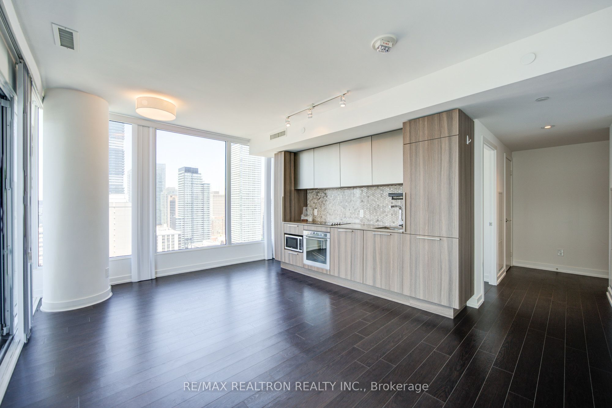 85 Wood Street 3303