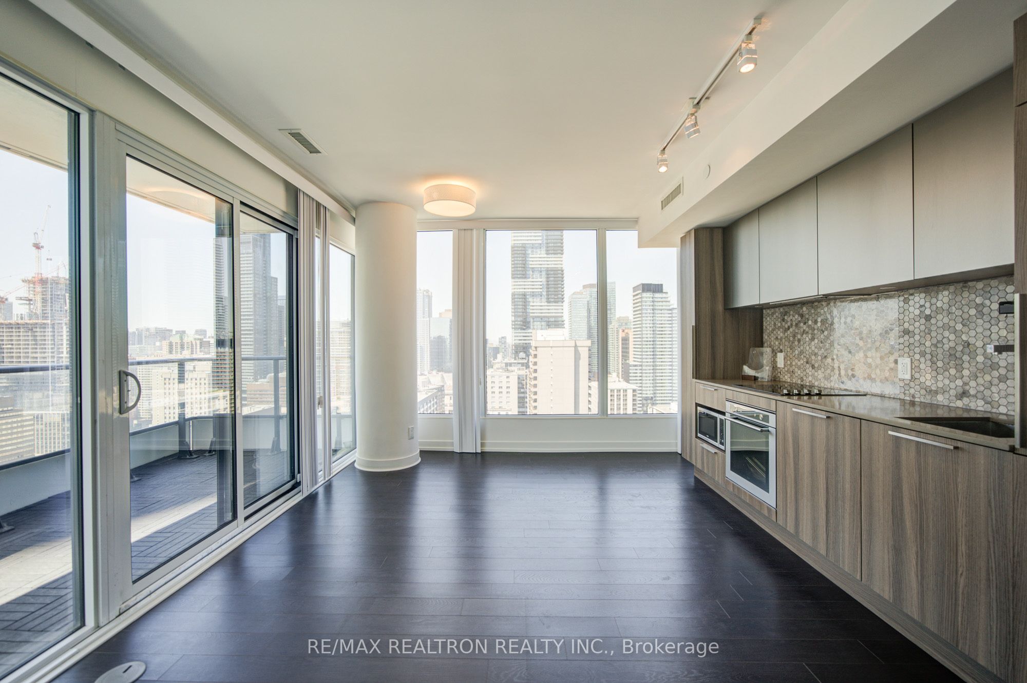 85 Wood Street 3303