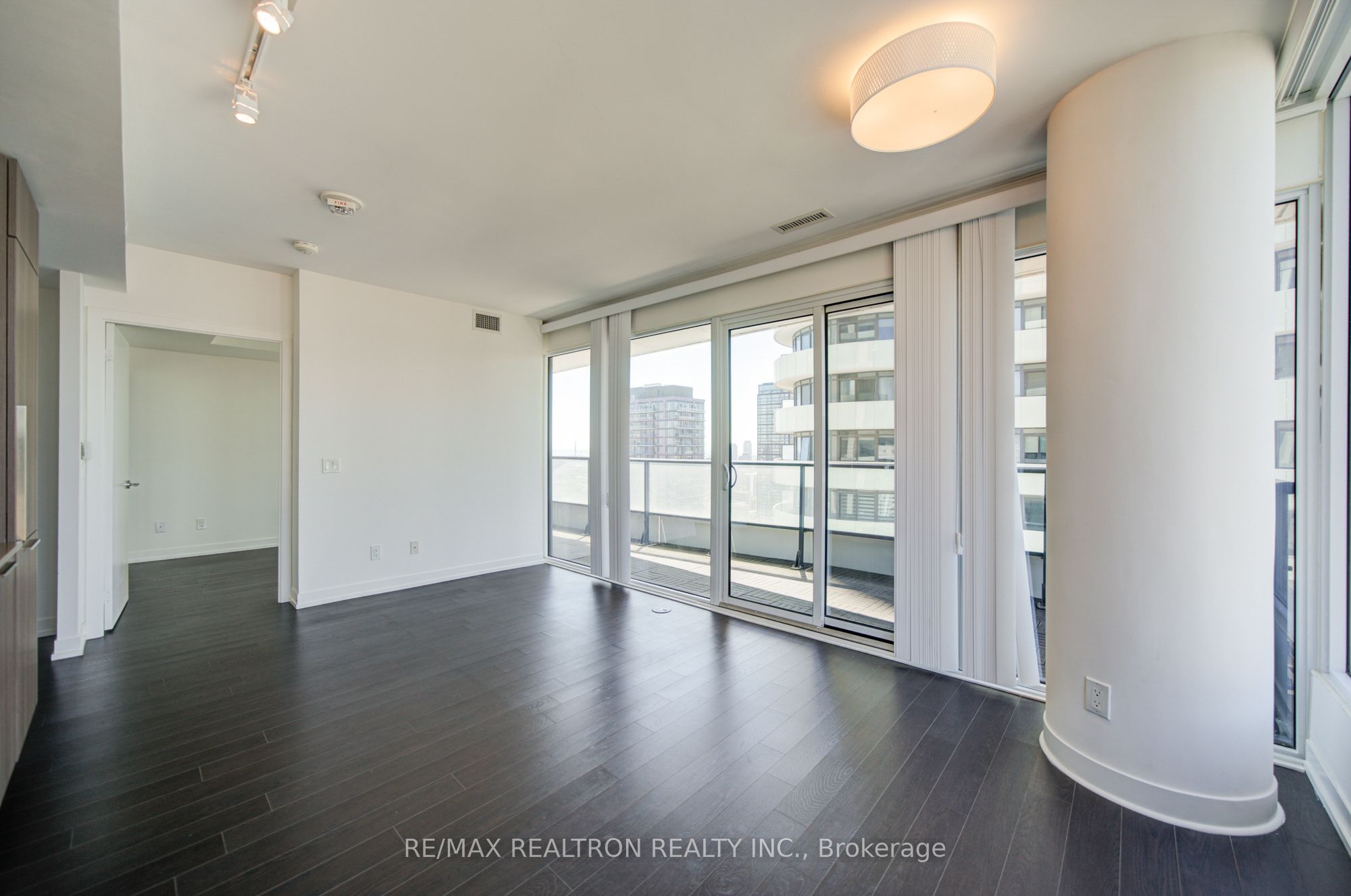 85 Wood Street 3303