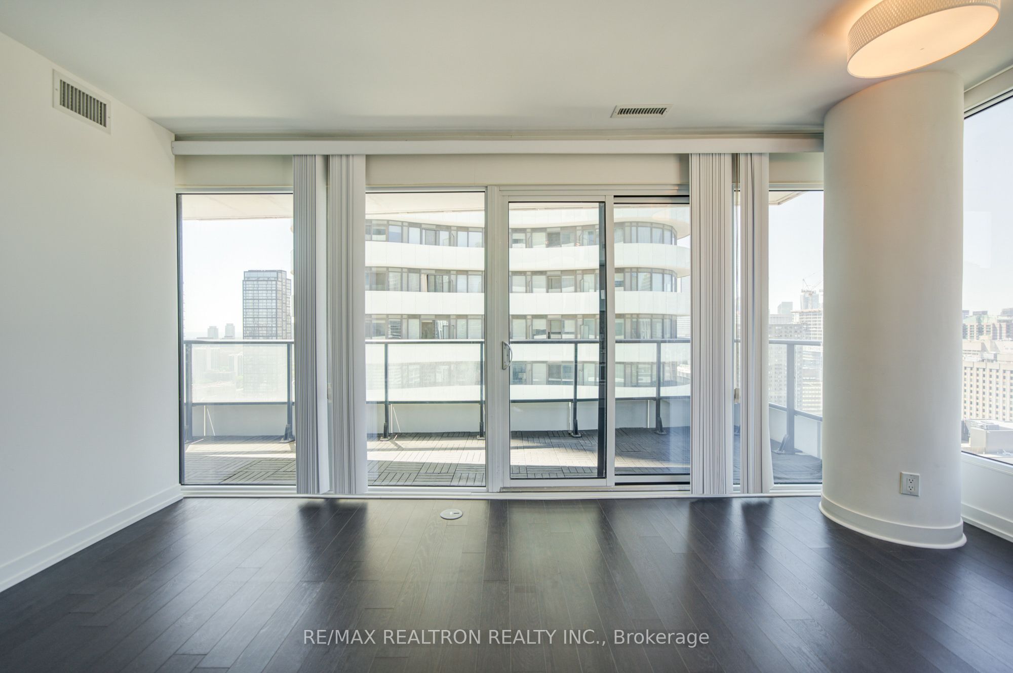 85 Wood Street 3303